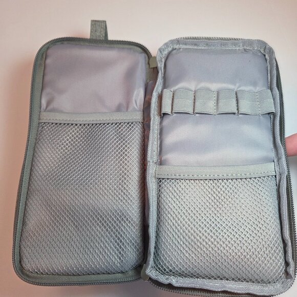 Like New - Homecube Multi-Compartment Gray Organizer Case, Textured Soft-Canvas - Picture 5 of 10